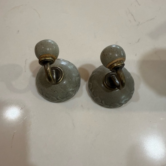 Elegant Gray/green Ceramic wall hangers - Picture 1 of 3